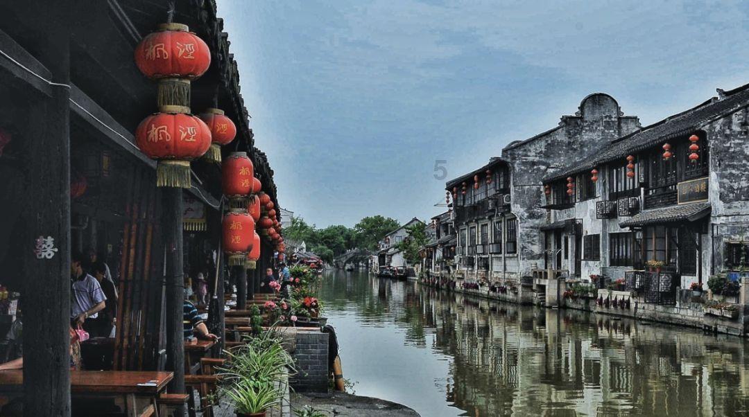 老人手抖是什么原因引起的怎么治？